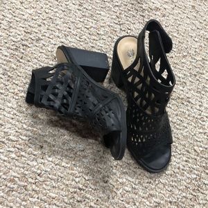 G c shoes. Black chunky heel sandal. Sz 9.5